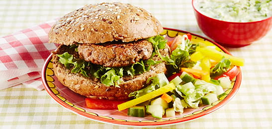 Nautisch rijst Productief Recept: Hamburger met groente en yoghurtdip - Nieuwenhuijzen Dietetiek